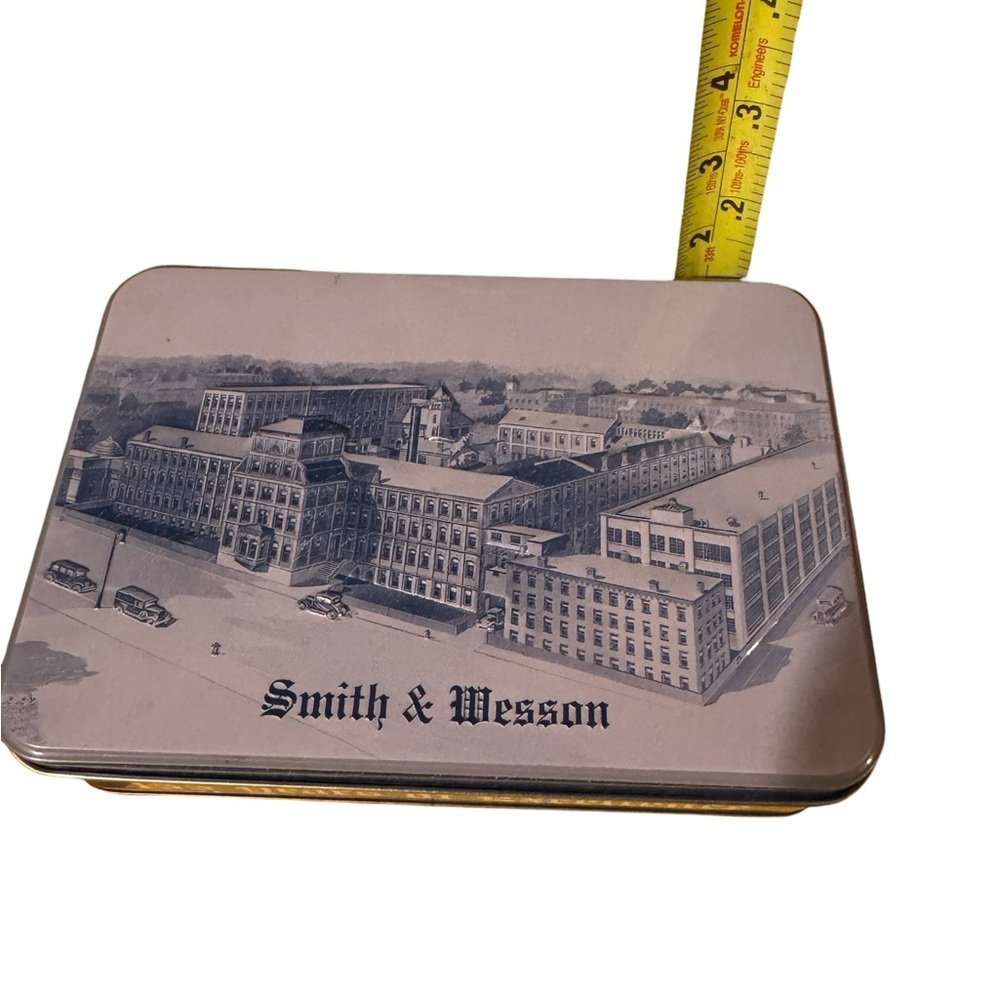 Smith & Wesson Tin Box 6x8x2 - Picture 6 of 7
